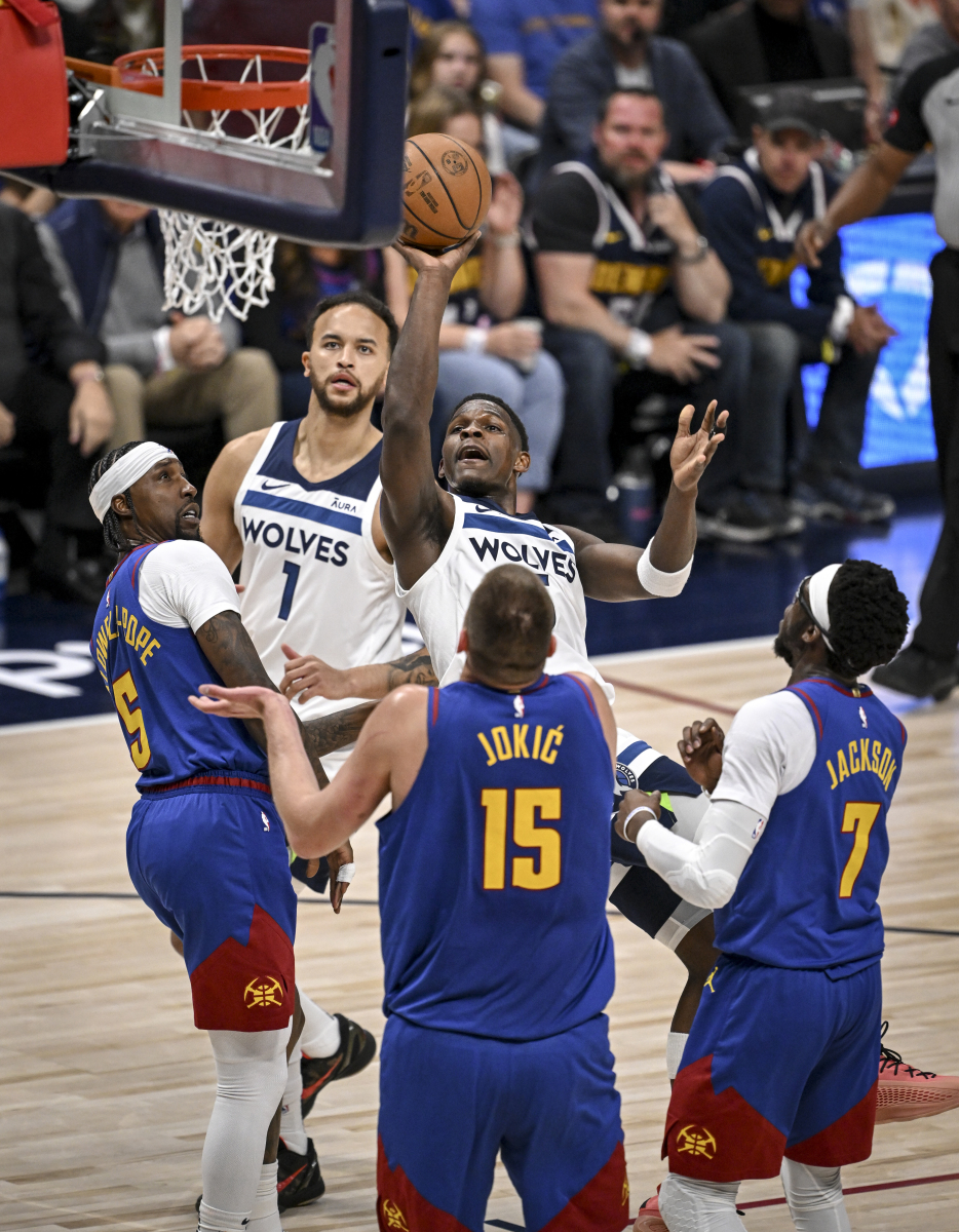 掘金带队取胜！，费德勒重要时刻比赛局势复杂全场沸腾不已的简单介绍